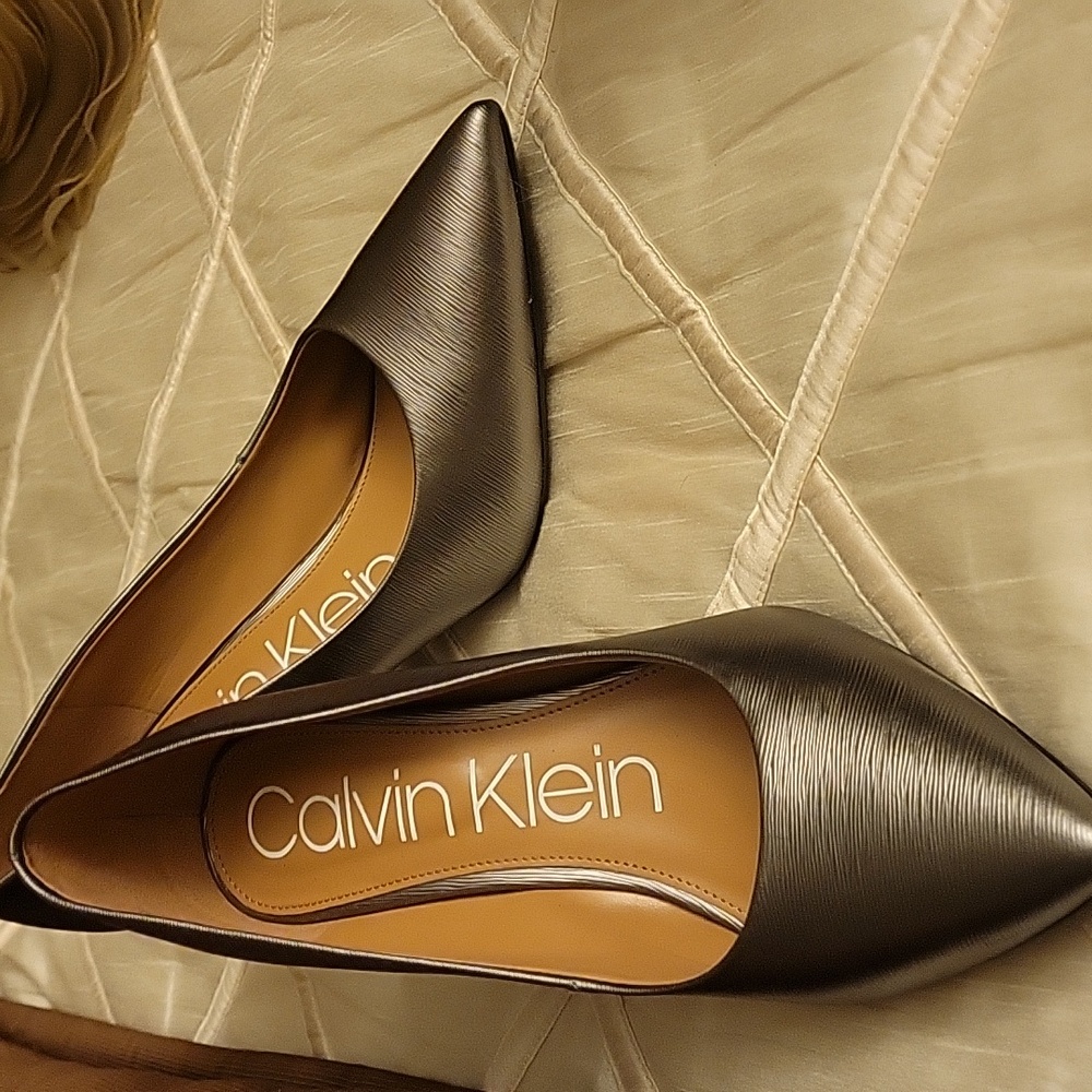Shoes - Picture 6 of 7